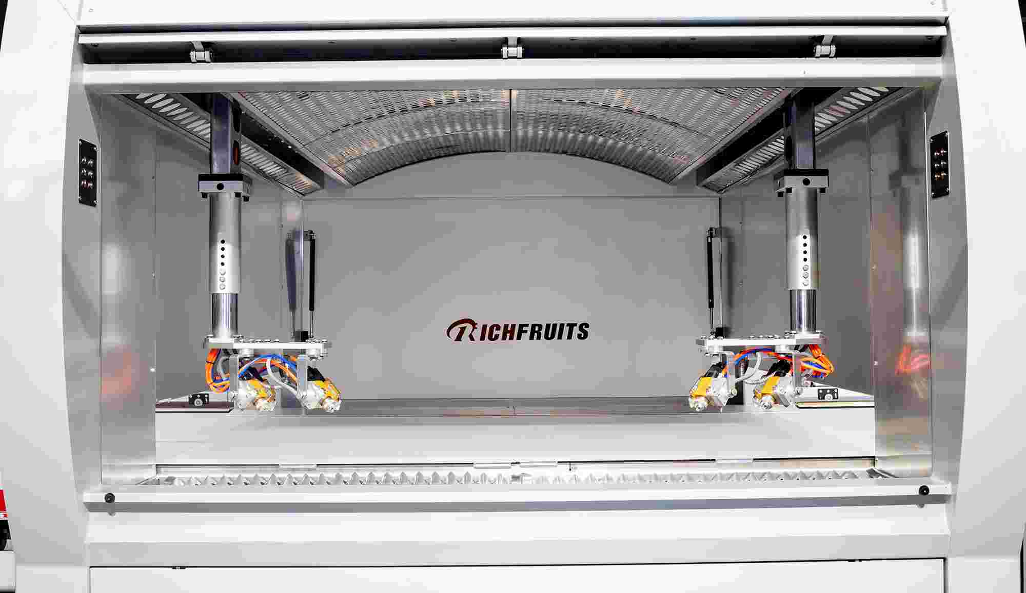 Automatic spray painting machine
