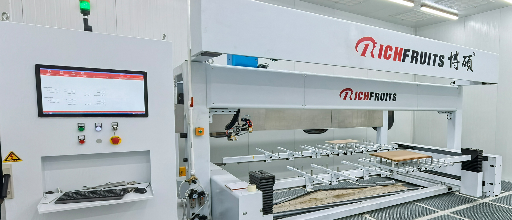 Intellgent spray machine-forPE/PU/WB/AC/NC 