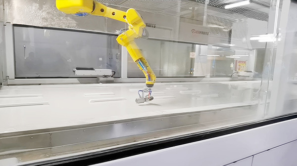 What are the advantages of automatic spraying paint machine?